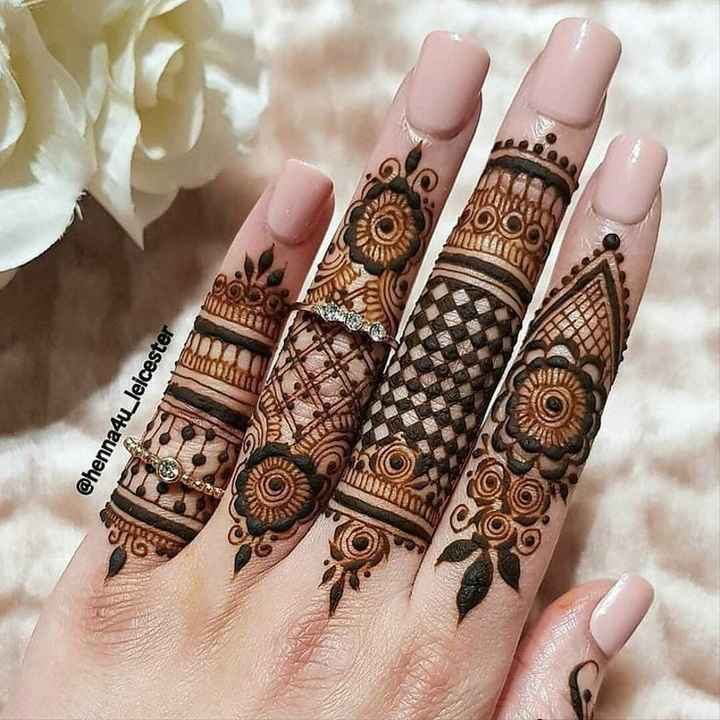 Minimalist Finger Mehndi Designs